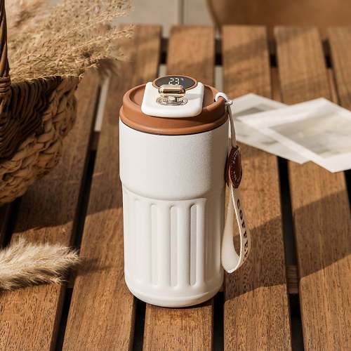 Coffee thermos with temperature display