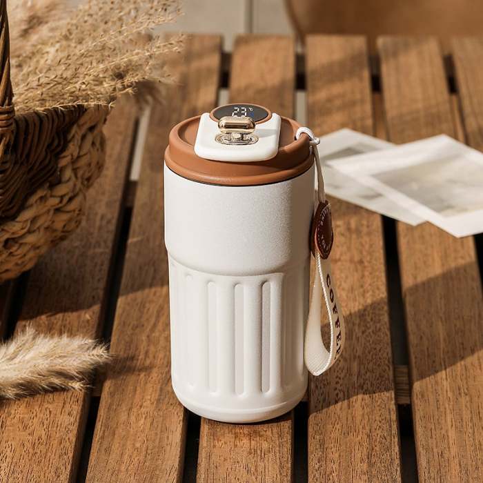 Coffee thermos with temperature display