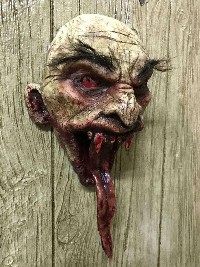 Last Day 49% OFF -Horror Head Swing Clock Wall Decor