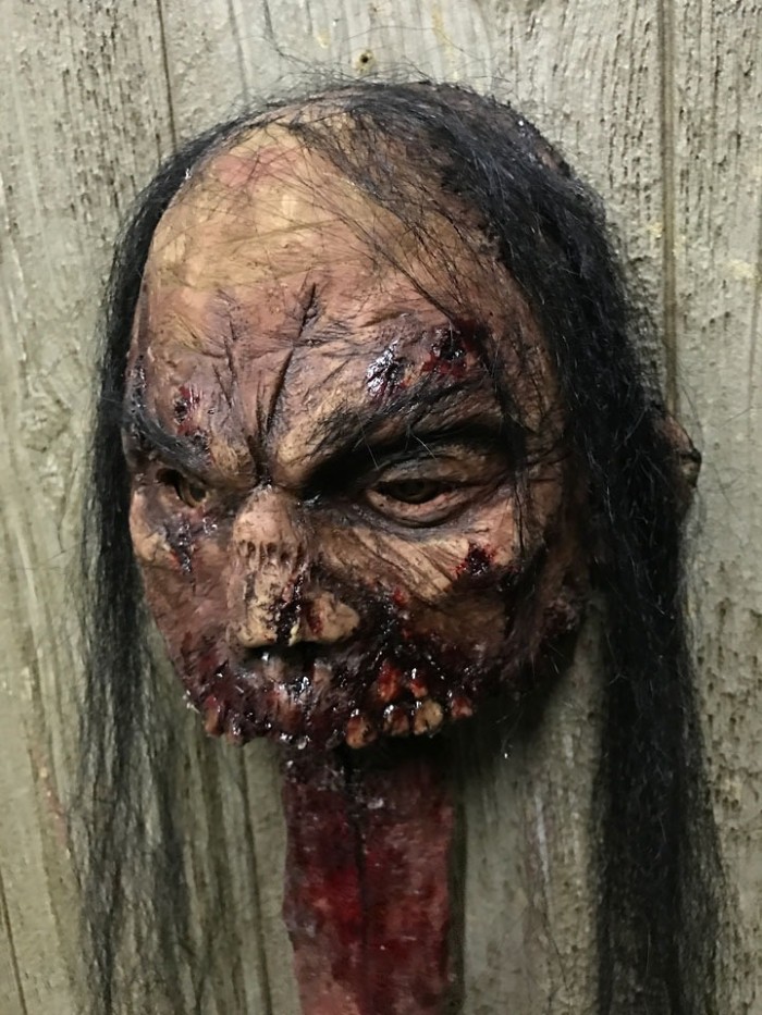 Last Day 49% OFF -Horror Head Swing Clock Wall Decor