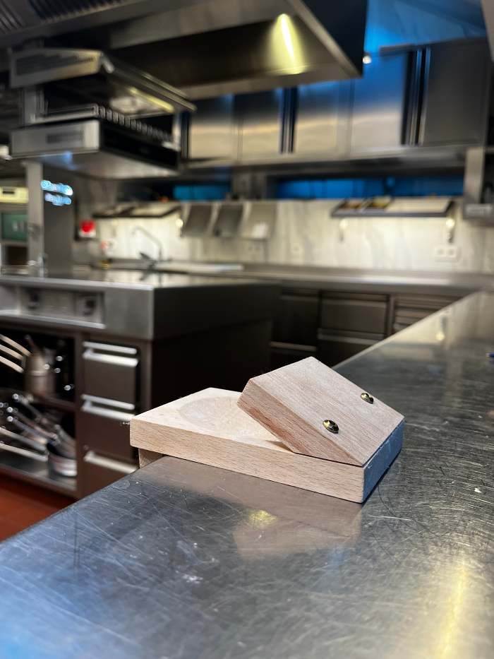 Oyster Shucking Clamp