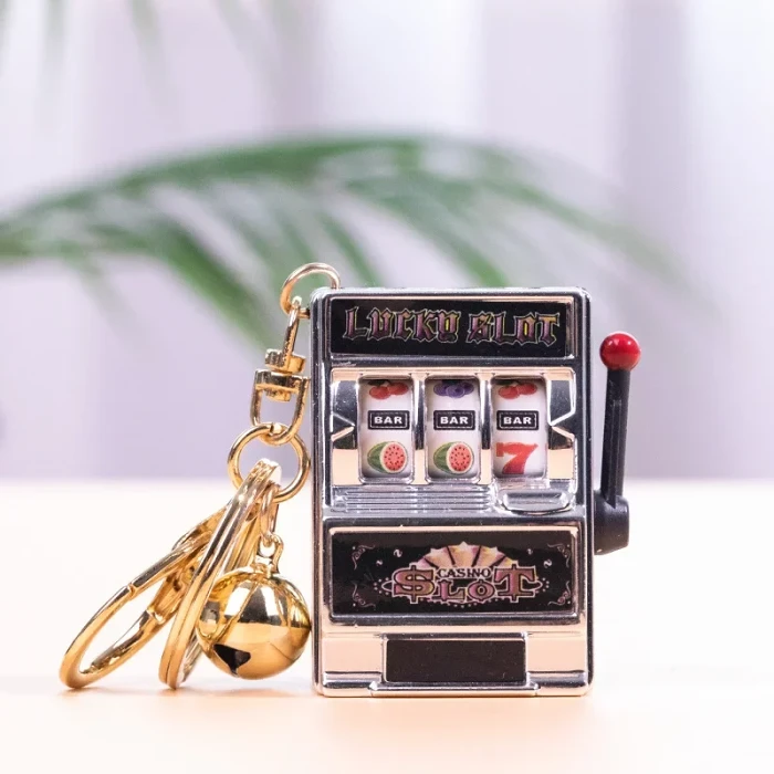 Creative slot fruit machine pendant lottery machine key chain that can be played
