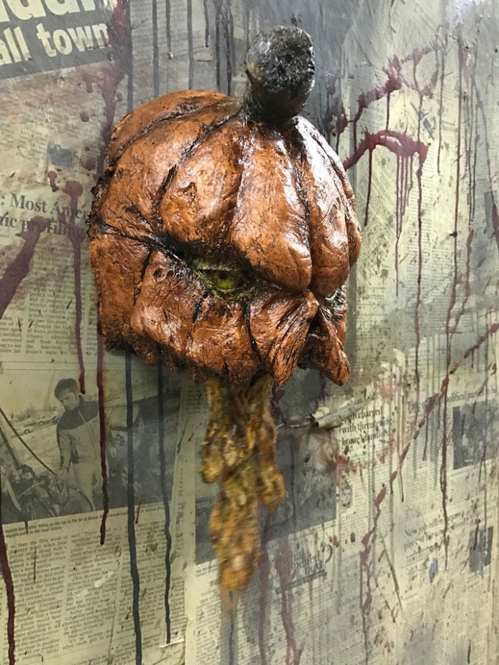 Last Day 49% OFF -Horror Head Swing Clock Wall Decor