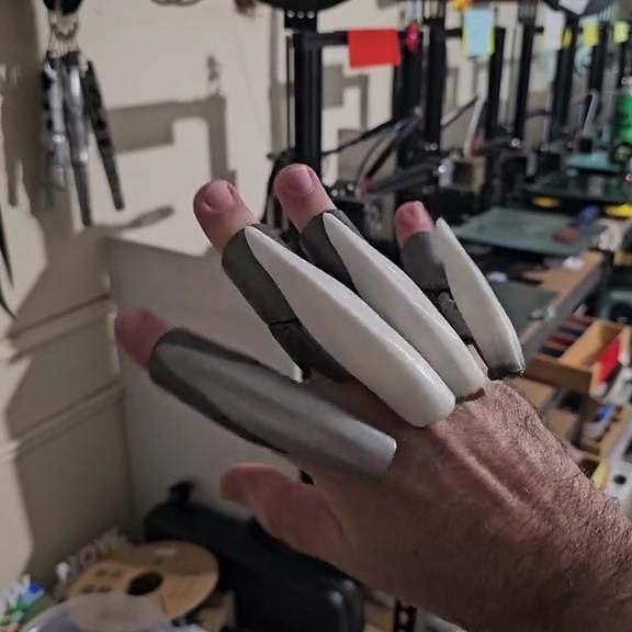 Articulated Finger Extensions