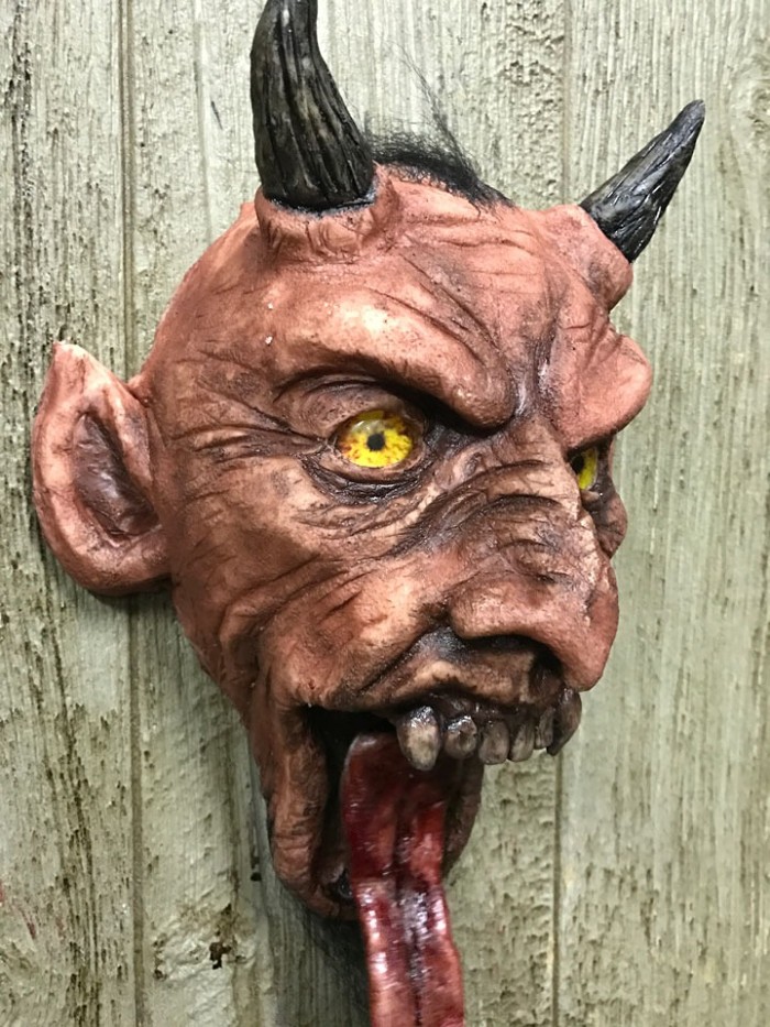 Last Day 49% OFF -Horror Head Swing Clock Wall Decor