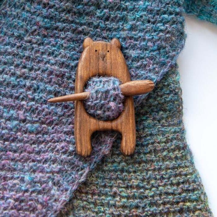 Last Day 70%OFFBrooch pin with wooden animal pattern (sweater clip)