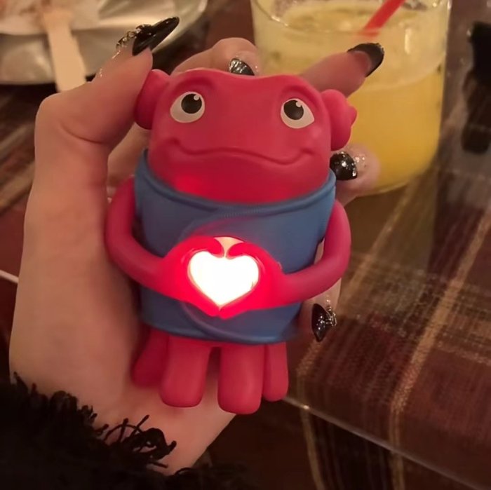 The Aliens Who Can Compare Hearts