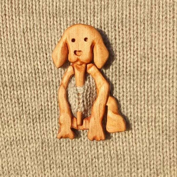 Brooch pin with wooden animal pattern (sweater clip)