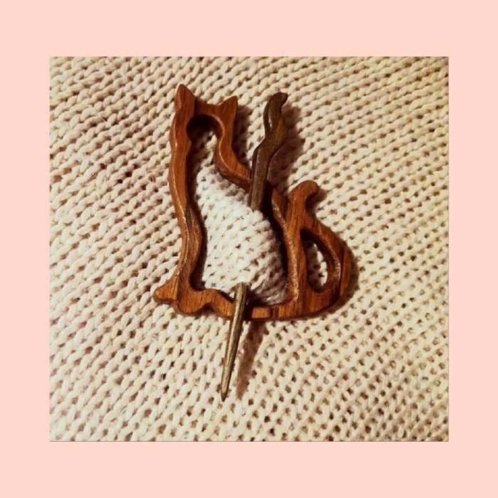 Last Day 70%OFFBrooch pin with wooden animal pattern (sweater clip)