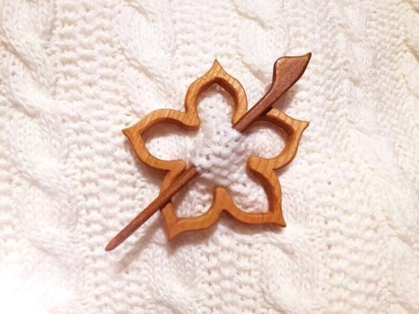 Last Day 70%OFFBrooch pin with wooden animal pattern (sweater clip)