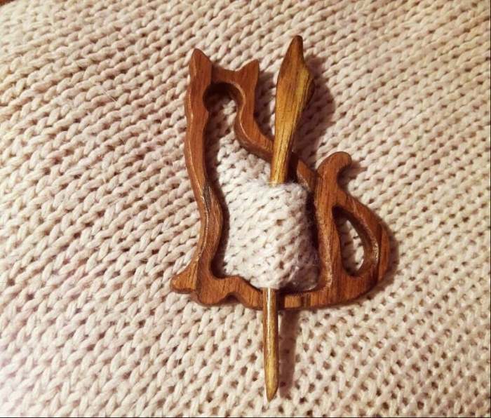 Last Day 70%OFFBrooch pin with wooden animal pattern (sweater clip)