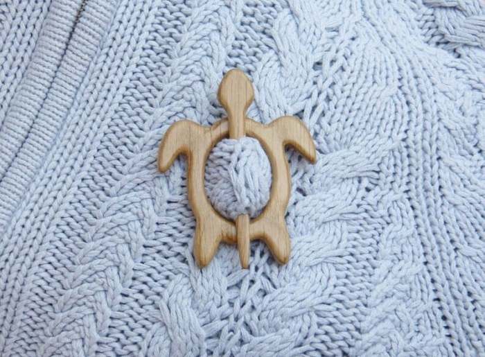 Last Day 70%OFFBrooch pin with wooden animal pattern (sweater clip)