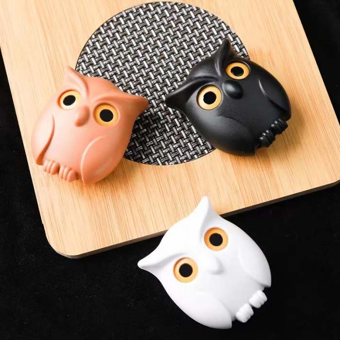Creative winking owl punch-free key hook