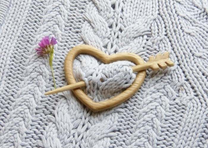 Last Day 70%OFFBrooch pin with wooden animal pattern (sweater clip)
