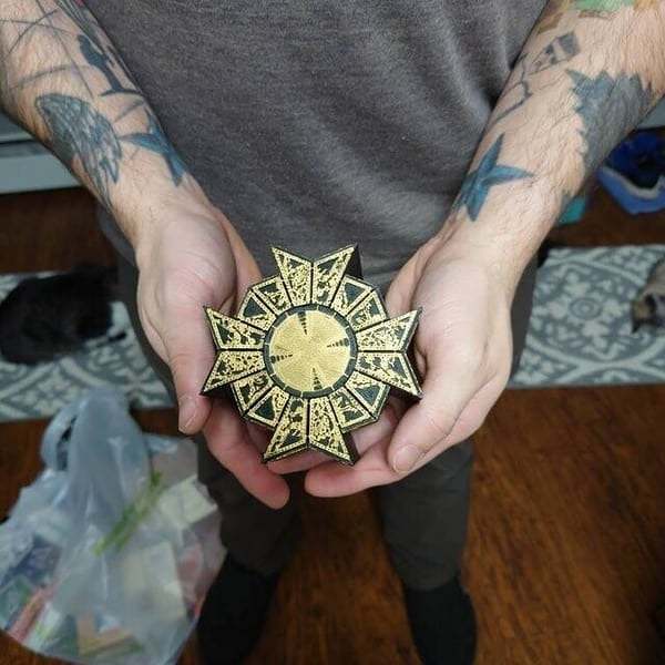 Removable  Puzzle Box with Stand-Lament Configuration