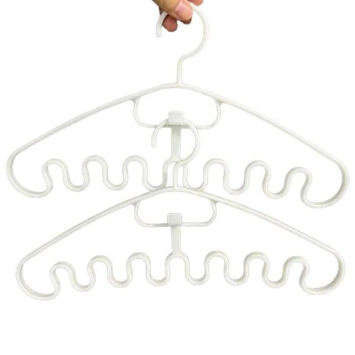 Wave Pattern Stackable Hanger