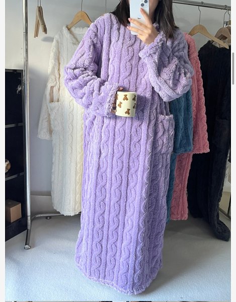 A Warm GiftWinter Coral Velvet Home Clothes