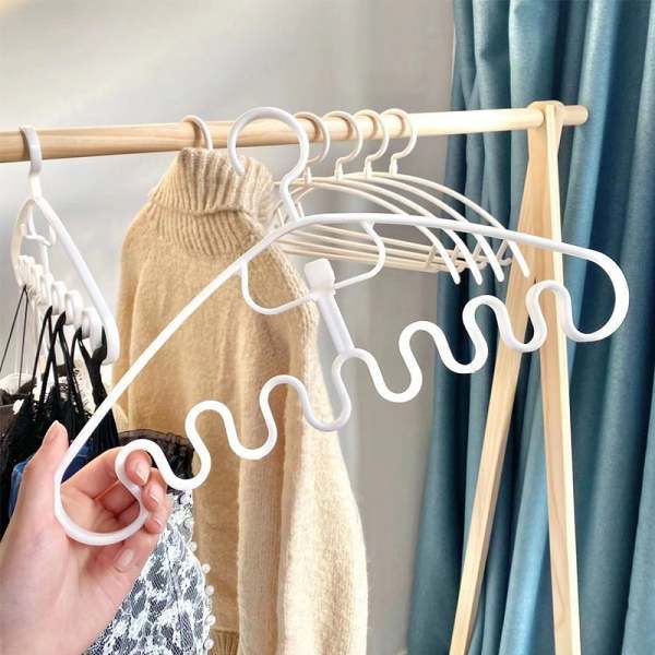 Wave Pattern Stackable Hanger