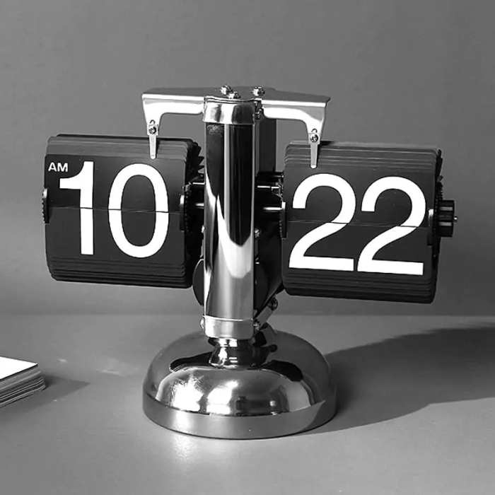 Classical Table Clock by Veasoon