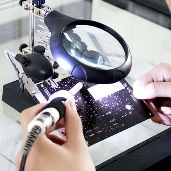 Magnifying  Lamp with Clamp 2.5X 7.5X 10X LED Light Magnifier & Desk Lamp for Reading, Crafts, Close Work, Repair- White