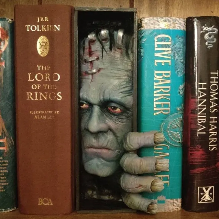 Halloween Peeping On The Bookshelf Booknook 2024