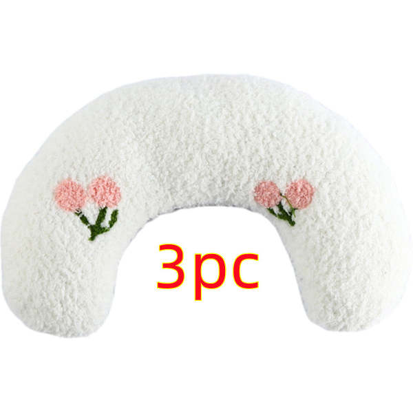 U-shaped fashion pillow for cats.