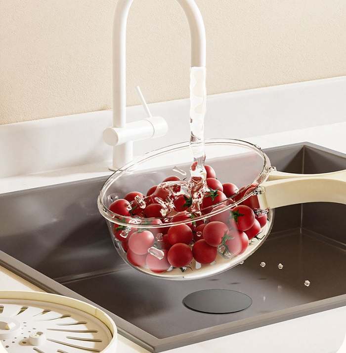 Multifunctional fruit and vegetable washing bowl