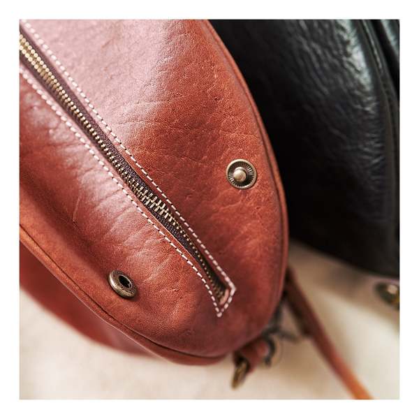 Fashionable Black Leather Mens Chest Bag Sling Bag Sling Pack One Shoulder Backpack For Men and Women