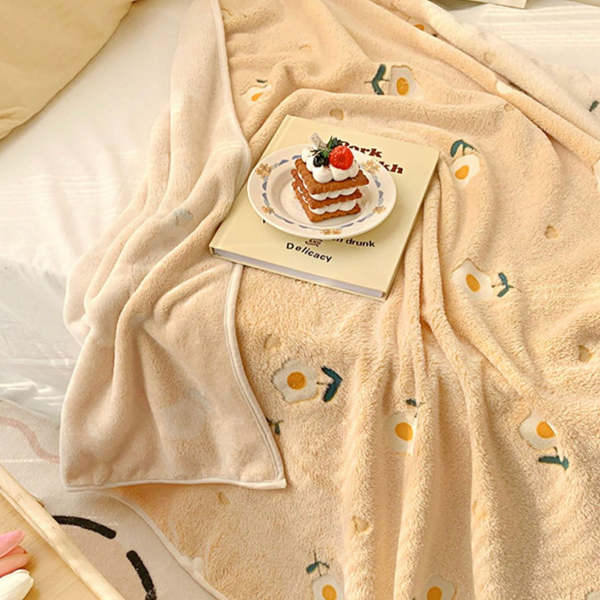 Cute Pastel Colour Daisy & Peach Print Coral Fleece Blanket