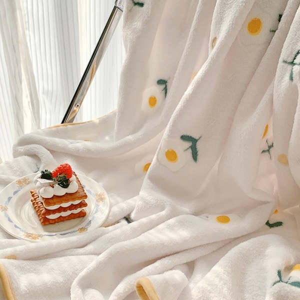 Cute Pastel Colour Daisy & Peach Print Coral Fleece Blanket