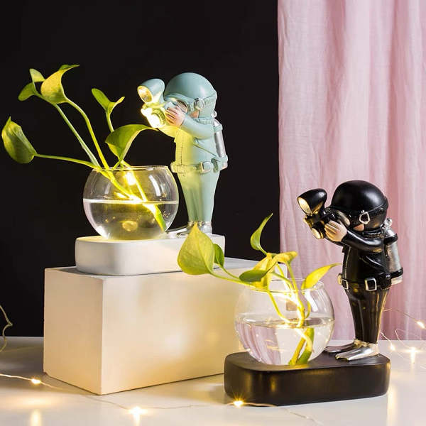 Nordic Resin Astronaut Hydroponic Vase