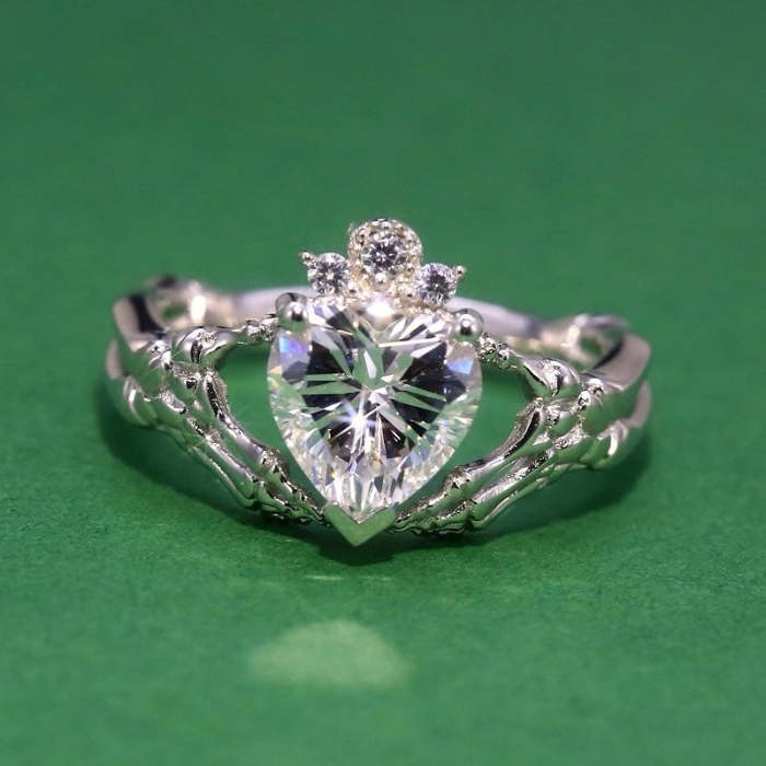 Skeleton Hands Heart gothic ring