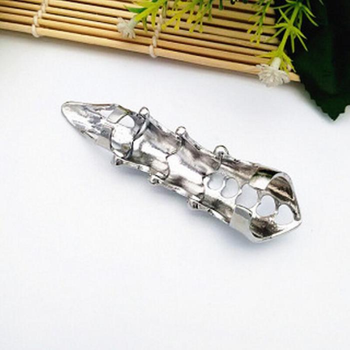 Gothic vintage claw ring