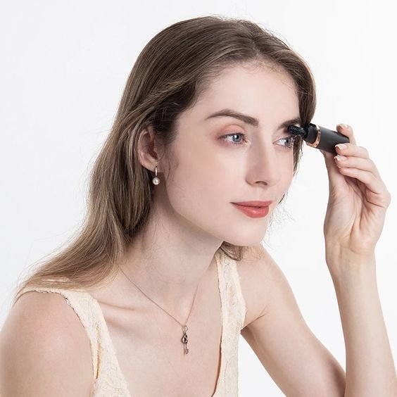 Electric Heated Eyelash Curler - Your Ultimate Beauty Tool for Perfectly Curled Lashes