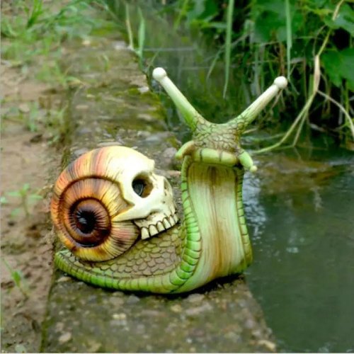 Halloween Snail Skull -  Statue Resin Horror Skeleton Sculpture Gothic Outdoor Garden Decoration Figurine