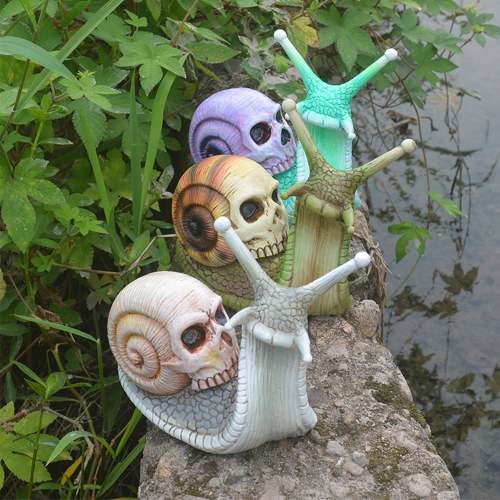 Halloween Snail Skull -  Statue Resin Horror Skeleton Sculpture Gothic Outdoor Garden Decoration Figurine