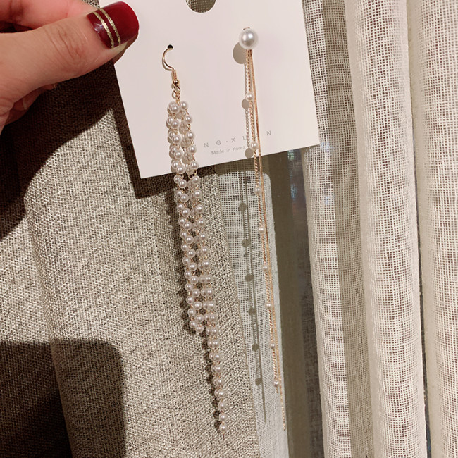  Asymmetrical small pearl eardrop