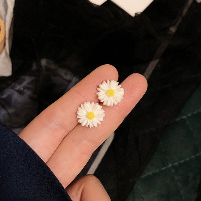  Small Daisy earrings