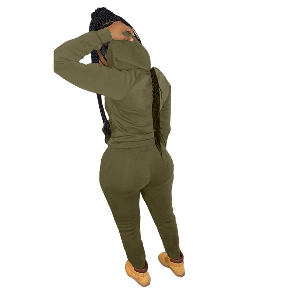 tracksuit with zip pockets