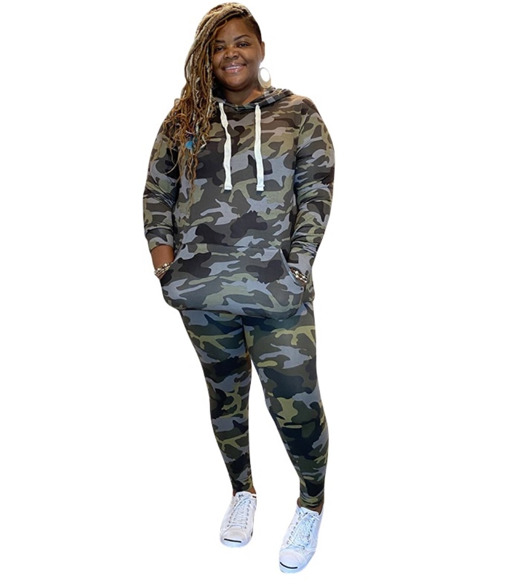 Plus Size Camo Print Hooded Sweatsuit US$ 8.42 - www.lover-pretty.com