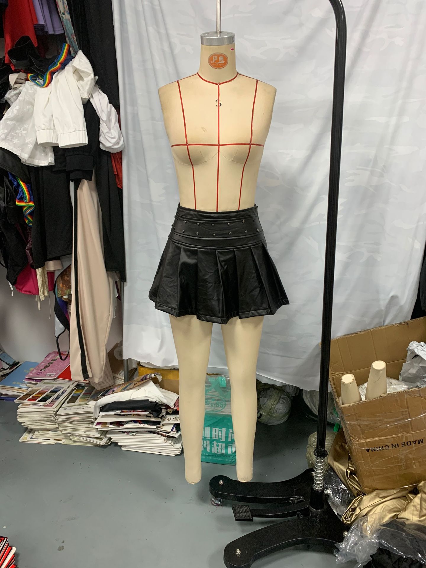 Solid Metal Pu-Leather Black Pleated Skirt