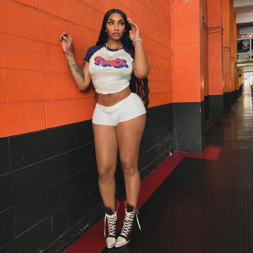 Sexy Short Sleeve Contrast Print Crop Top and White Shorts 2PCS Set