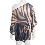 Slash Shoulder Print Top and Mini Skirt Fashion Two Piece Set