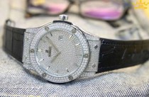 HUBLOT ウブロ 人気 メンズ 時計 自動巻き 人口ダイヤ付き 実物図 HU-TSH700-004