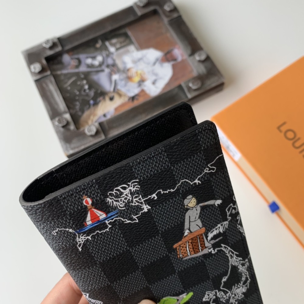 Louis Vuitton ルイヴィトン 新作 二つ折り財布 カードケース M