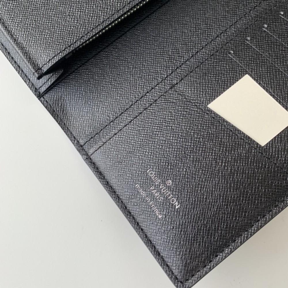 Louis Vuitton ルイヴィトン 新作 二つ折り財布 カードケース M