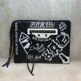 バレンシアガ ☆大人気定番商品☆ セカンドバッグ XD-2001P480-555480