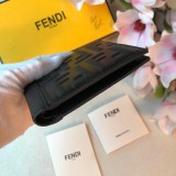 新作 FENDI/フェンディ メンズ 二つ折り短財布 FE19P110-FD08