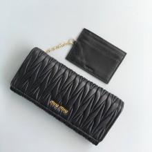 MIUMIU ミュウミュウ 新作 長財布 二つ折り財布 BLL-2001P280-MM197A