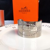 HERMES/エルメス 今季の新作 ブレスレット.カフブレス 19P110-HE84